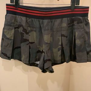 The Upside Camouflage Pleated Shorts Size Large